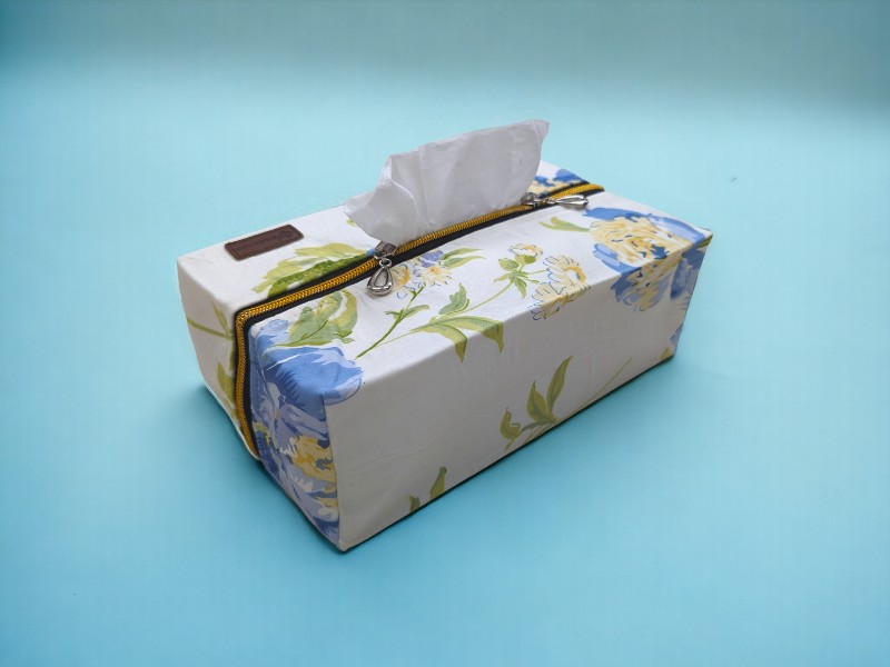 高雅的配色、暖心製作的拉鍊面紙盒套